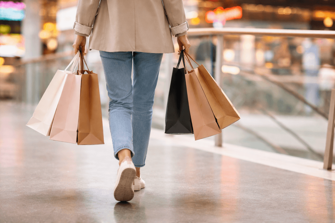 Einkaufszentrum mit Einkaufstaschen